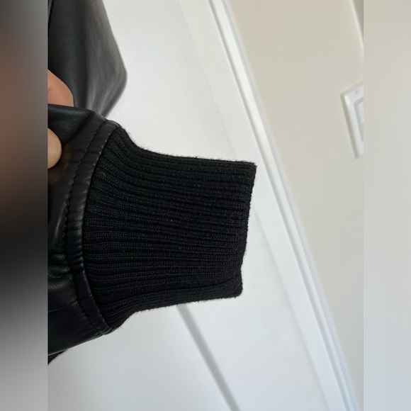 Aritzia Babaton Synergy Bomber XS - Picture 3 of 7